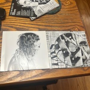 Taylor swift reputation cd and booklet :)